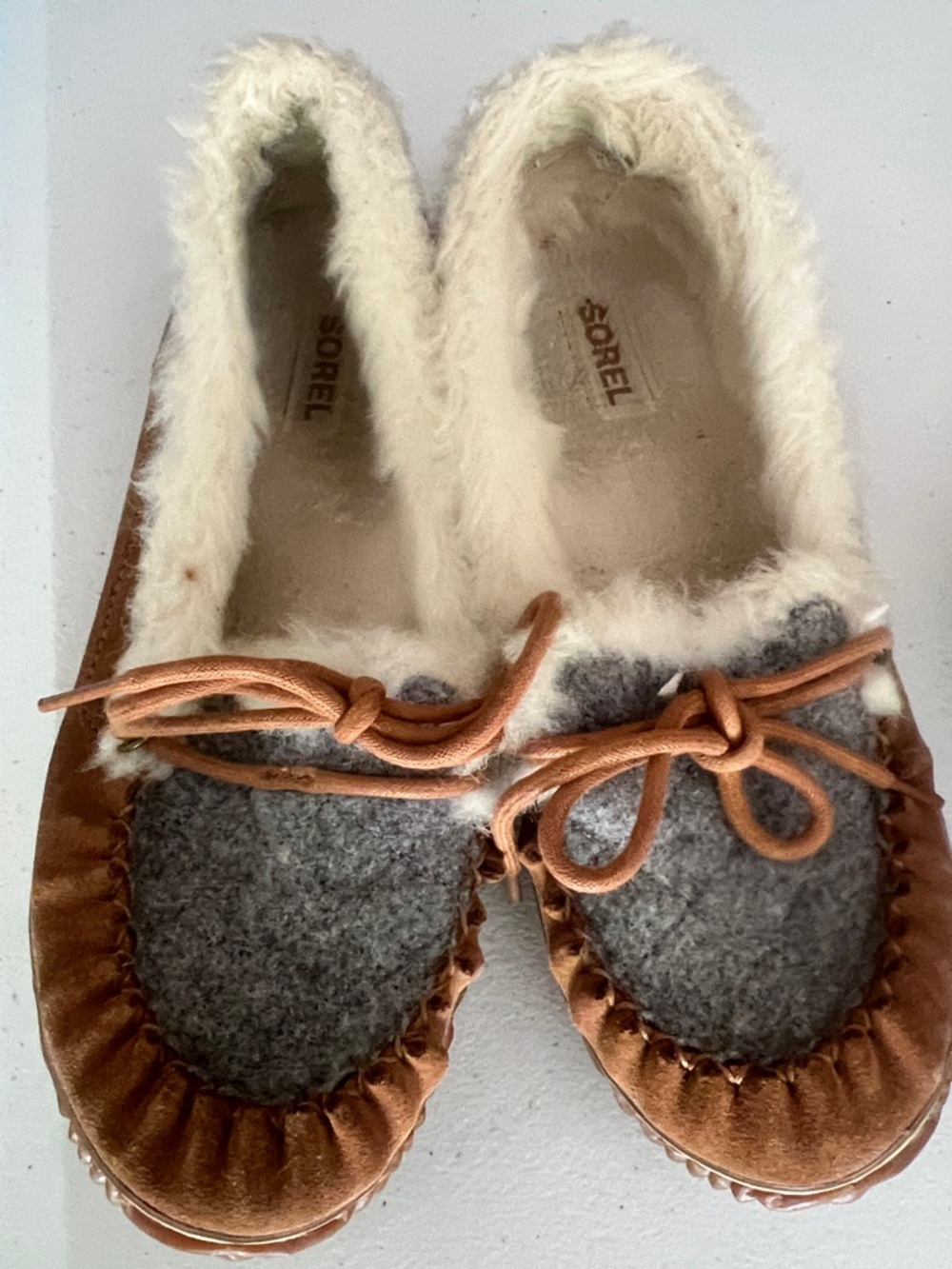Sorel Women's Brown Tan and Gray Faux Fur Lined Moccasin Slippers size 9